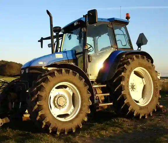 Choosing the Right Tractor for Reliable Farm Work and Long-Term Property Care